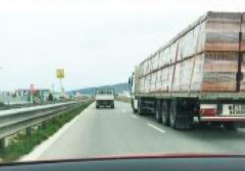 Kolika je maksimalna brzina kamiona sa priključnim vozilima na drugim putevima, osim autoputa i motoputa?