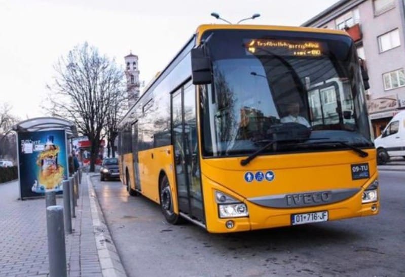 Stajalište prikazano na fotografiji rezervisano je samo za parkiranje autobusa.