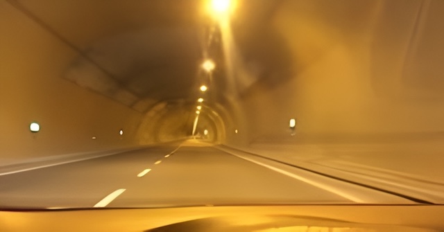 Çka duhet të keni parasysh gjatë ngasjes në tunel në këtë situatë?
