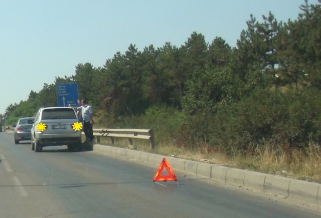 Outside the urban area on the national road, you stopped the vehicle because of the defect. What precautions should you take?