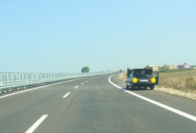 How to mark the vehicle stopped on the highway, due to defects?