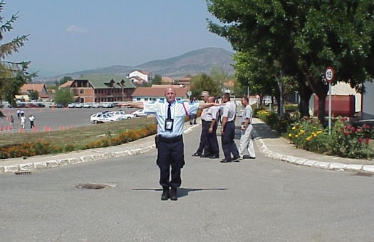Which participants have free passage according to the position of the policeman.