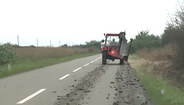 Before entering from the dirt road to the asphalt road, you must remove the mud from the wheels.