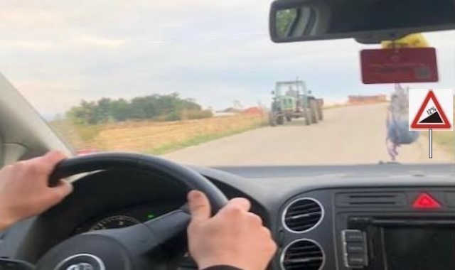 You have met the tractor on a longitudinal slope. To enable overtaking, you must move it backwards.