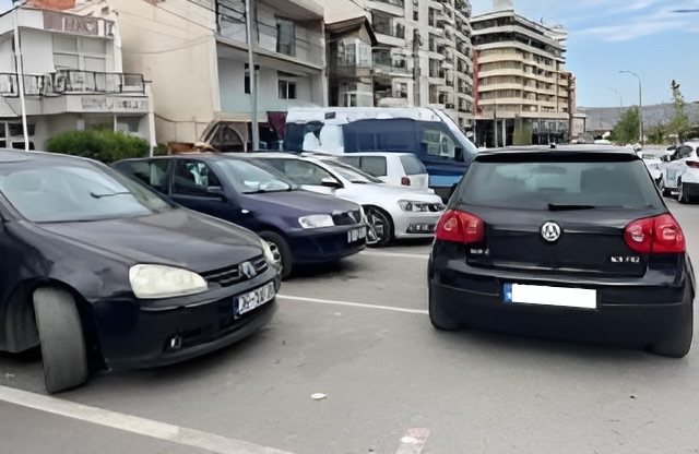In this situation, it is allowed to park the vehicle for up to 15 min.