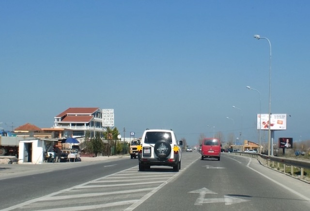It is allowed to stop or park the vehicle in the field for road traffic orientation.