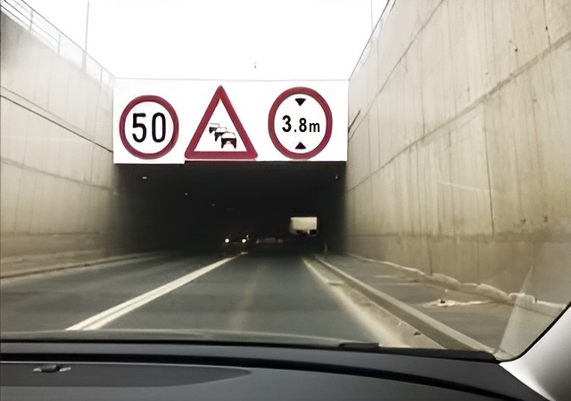 Tokom vožnje vodiću računa jer mogu naići na kolonu zaustavljenu na putu.