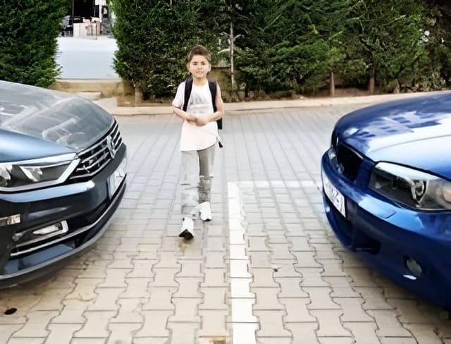 Children in traffic are not aware of the danger and may not be noticed by vehicle drivers.