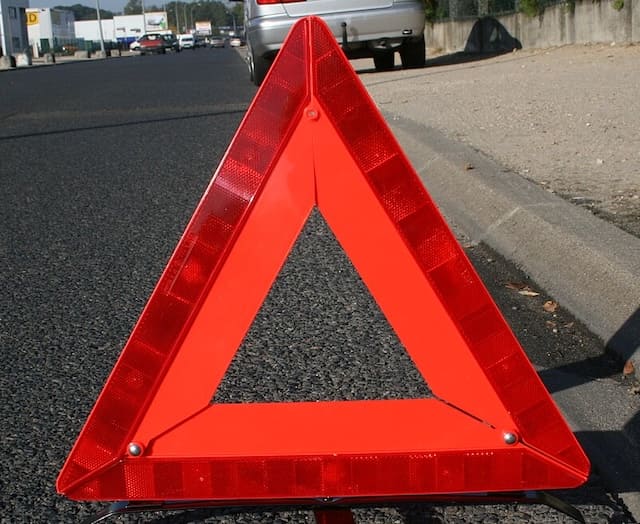 The safety triangle is not a mandatory spare part of the car.